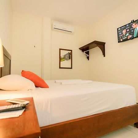 Hotel Mediterraneo Inn Santa Rosa de Lima ภายนอก รูปภาพ