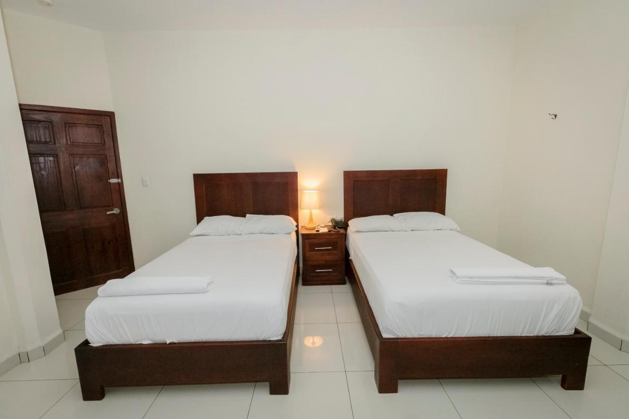 Hotel Mediterraneo Inn Santa Rosa de Lima ภายนอก รูปภาพ