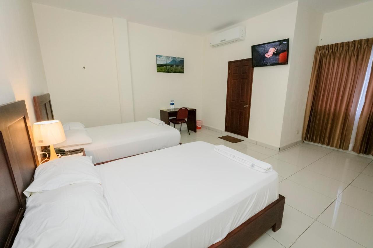 Hotel Mediterraneo Inn Santa Rosa de Lima ภายนอก รูปภาพ