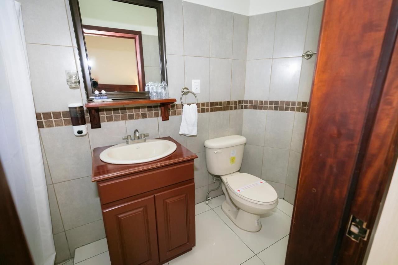 Hotel Mediterraneo Inn Santa Rosa de Lima ภายนอก รูปภาพ