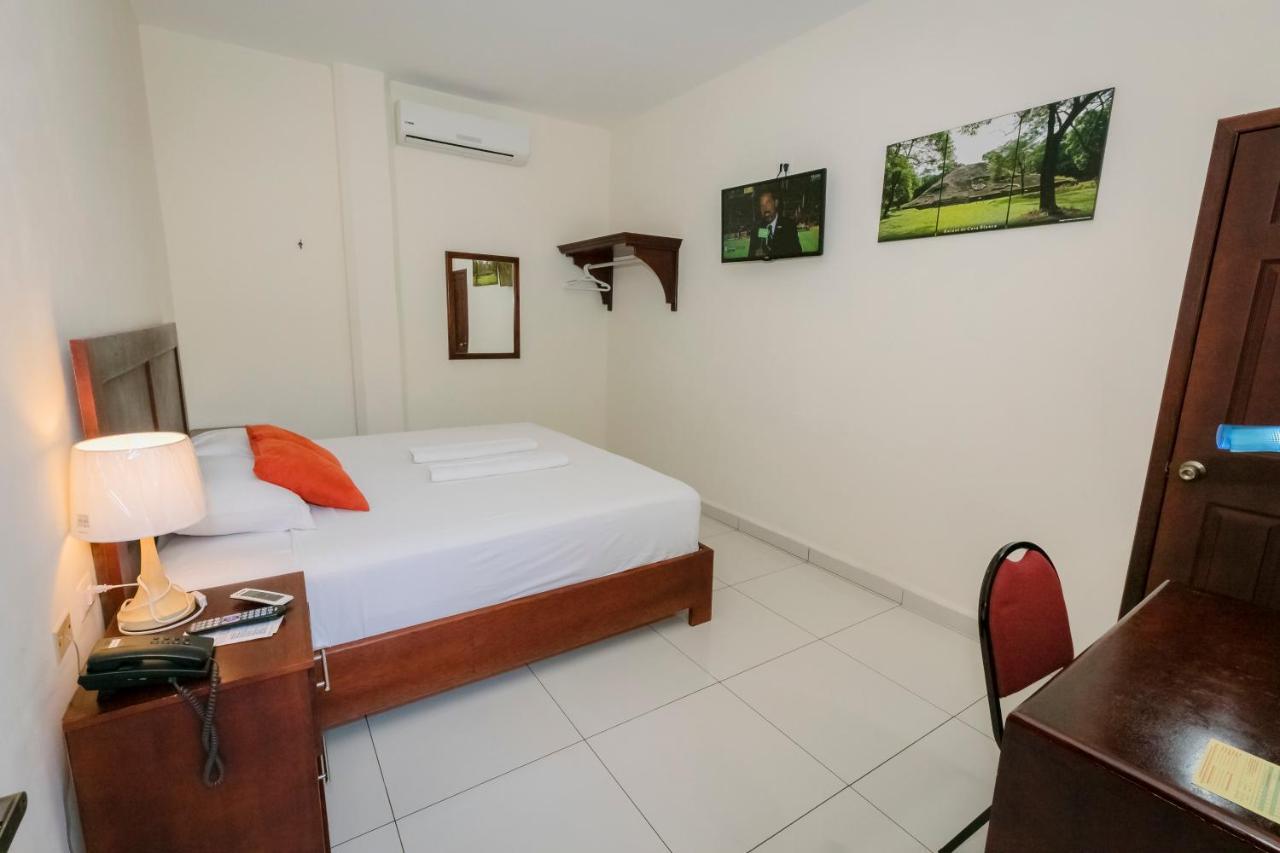 Hotel Mediterraneo Inn Santa Rosa de Lima ภายนอก รูปภาพ