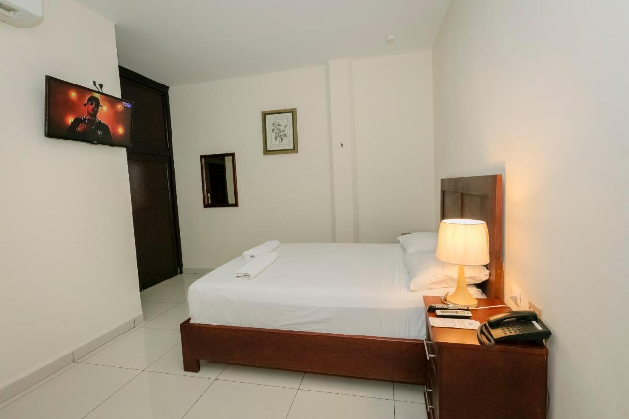 Hotel Mediterraneo Inn Santa Rosa de Lima ภายนอก รูปภาพ