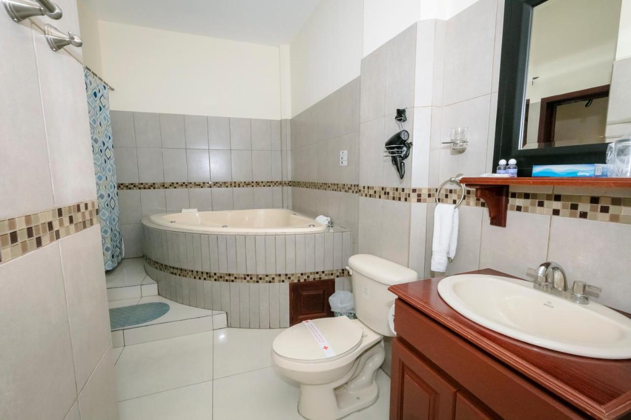 Hotel Mediterraneo Inn Santa Rosa de Lima ภายนอก รูปภาพ