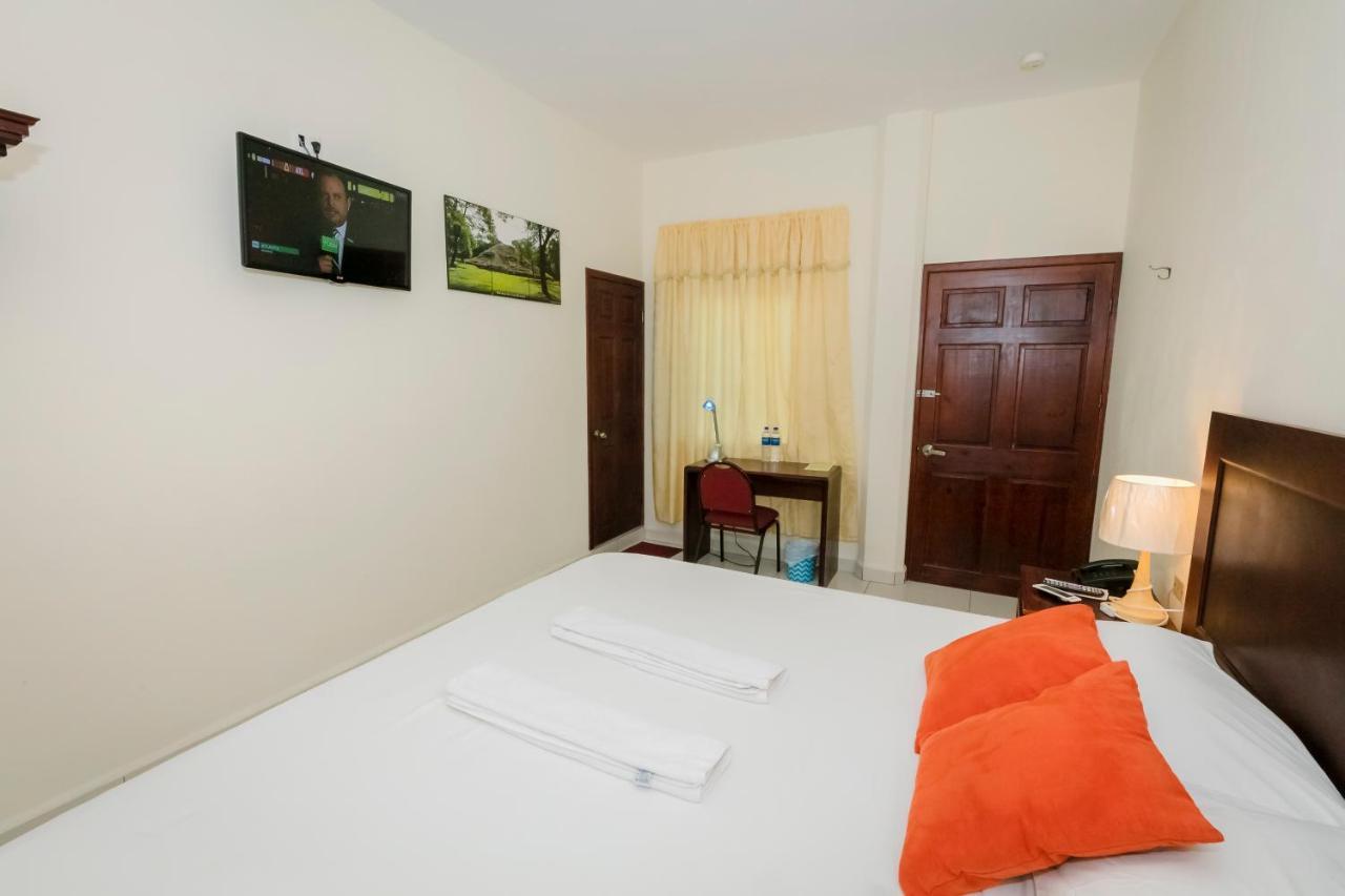 Hotel Mediterraneo Inn Santa Rosa de Lima ภายนอก รูปภาพ