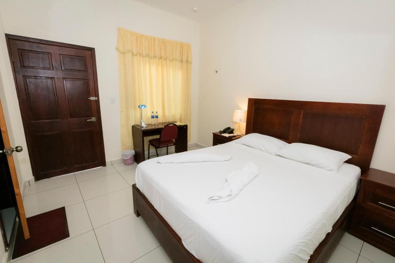 Hotel Mediterraneo Inn Santa Rosa de Lima ภายนอก รูปภาพ