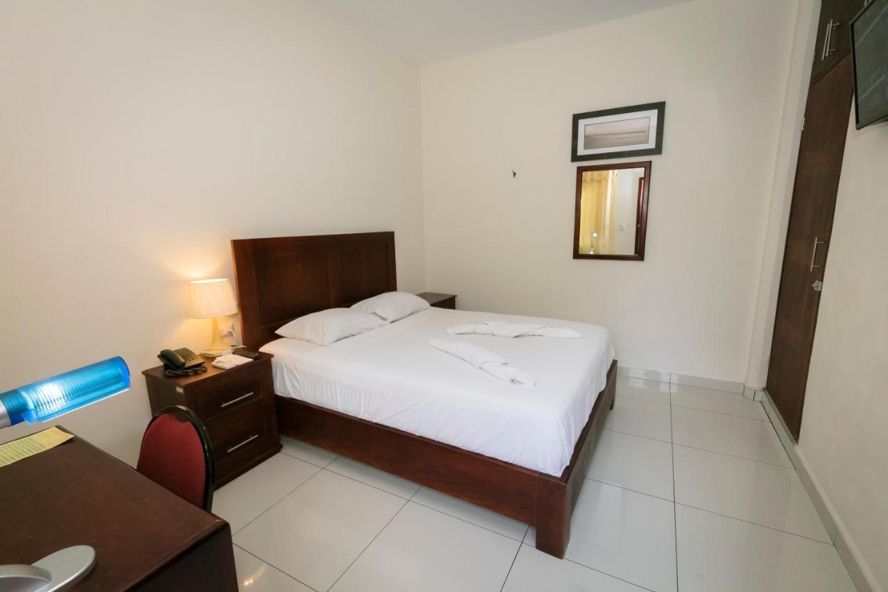 Hotel Mediterraneo Inn Santa Rosa de Lima ภายนอก รูปภาพ