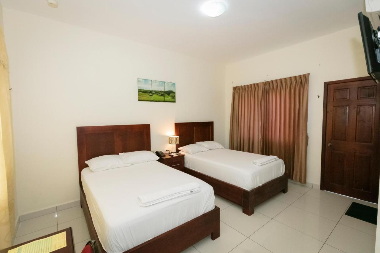 Hotel Mediterraneo Inn Santa Rosa de Lima ภายนอก รูปภาพ